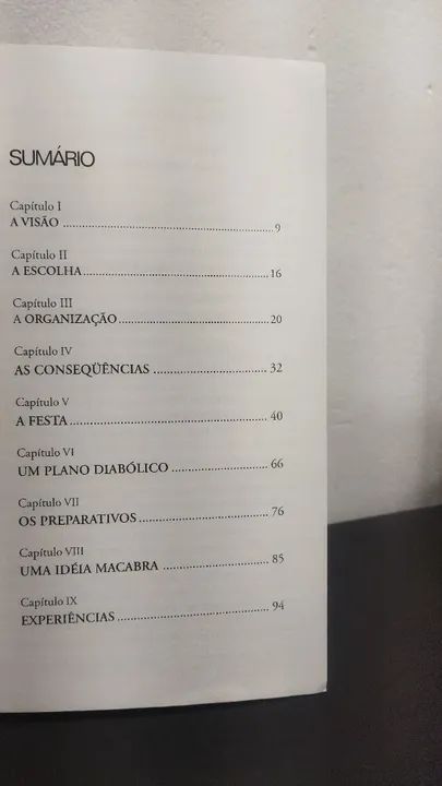 A Revolta das Caveiras na Vila da Fumaça - Livro - Foto 5