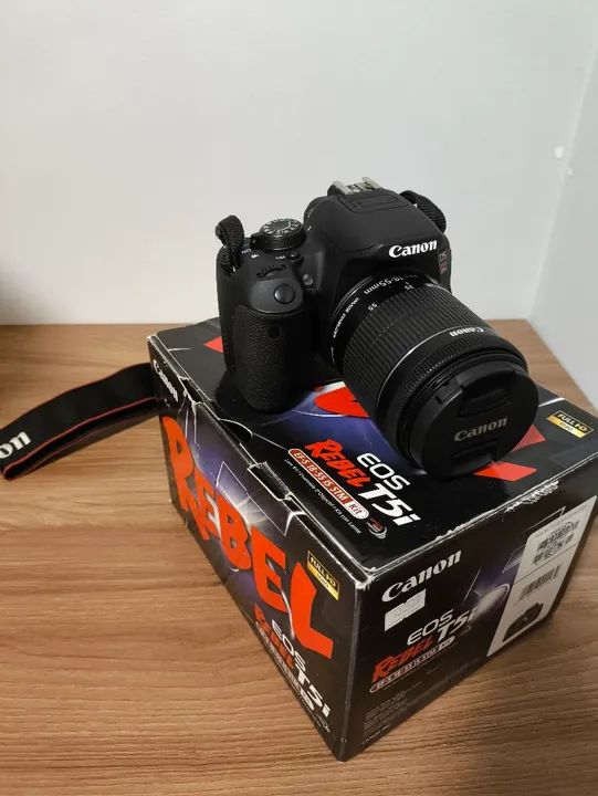 Câmera Profissional Canon T5i com Lente e Assessórios  - Foto 2