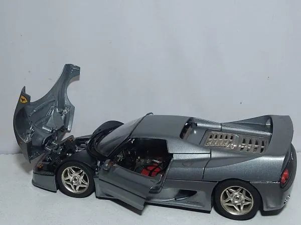 Miniatura Ferrari F50 1995 Bburago 1/18 Prata - Foto 5