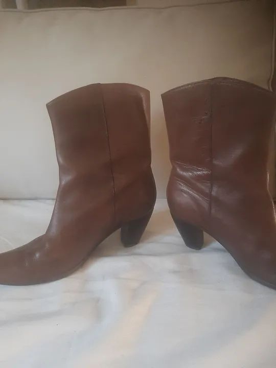 Bota de couro marron Marca schutz - Foto 2