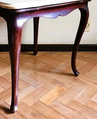 Mesa Apoio Estilo chipandelle confeccionado em madeira nobre Tampo Mármore chanfrado *  - Foto 5