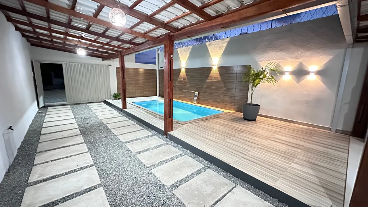 Uma Linda Casa Com Piscina e Ar Condicionado a 2 Minutos do Mar