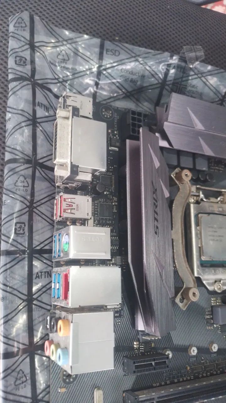 Placa Mãe Asus Strix Z270H Gaming + i7 7700 K - Computadores