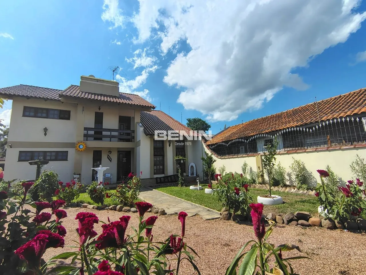 Venda de Sobrado em Canoas-RS, bairro Harmonia com 344m² Área Const. Venda de Sobrado em C