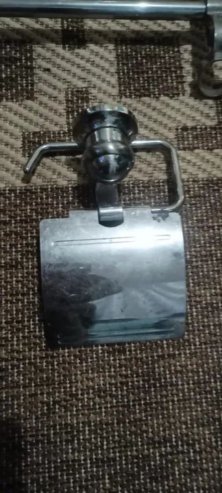 SUPORTE DE METAL PARA PAPEL HIGIENICO