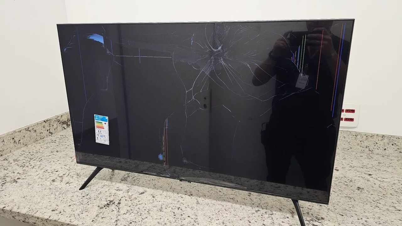 TV com tela danificada - Peças ou conserto