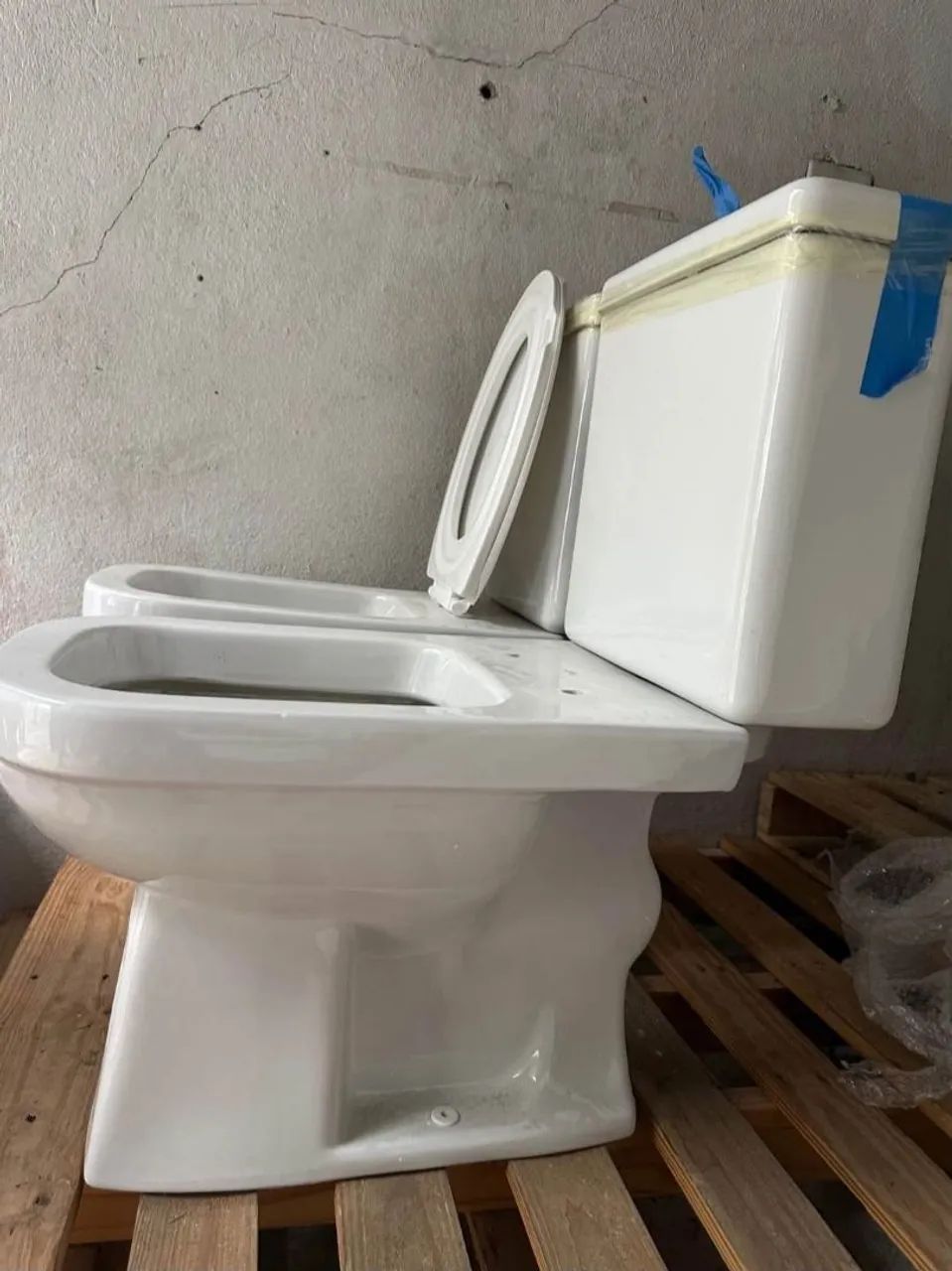 Vaso sanitário Deca Vogue plus com caixa acoplada - Foto 3