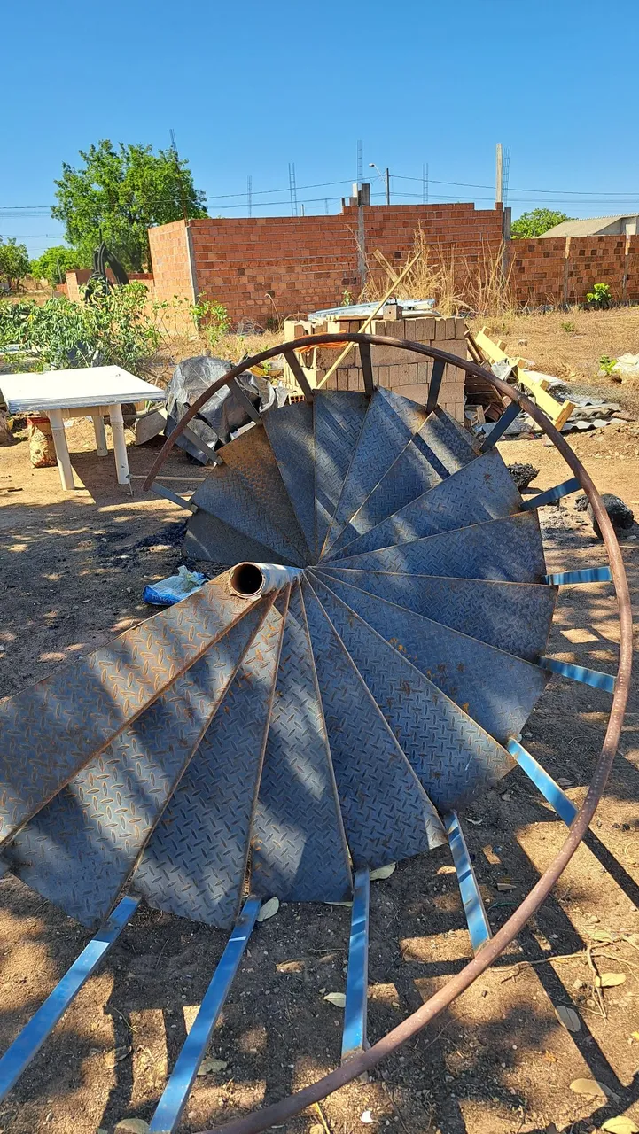 Escada Caracol Metálica - Construção Civil