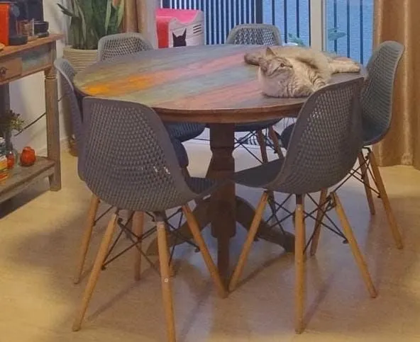 Mesa de Jantar Redonda com Cadeiras