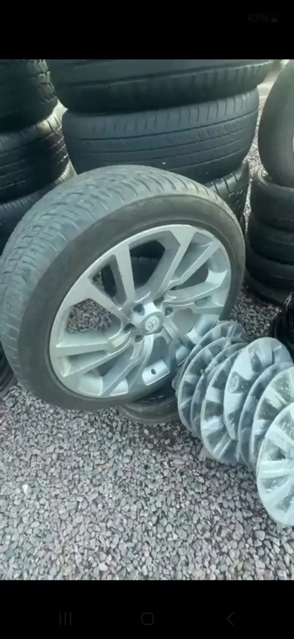 Rodas 22 com pneus zeros praticamente