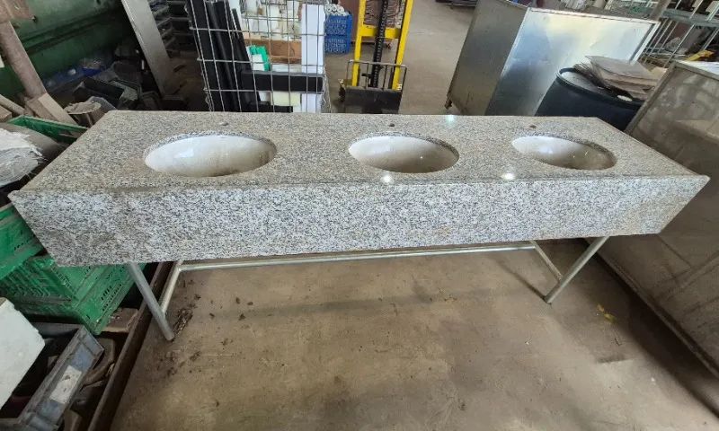 Bancada De Granito Com 3 Cuba De Embutir Triplo 