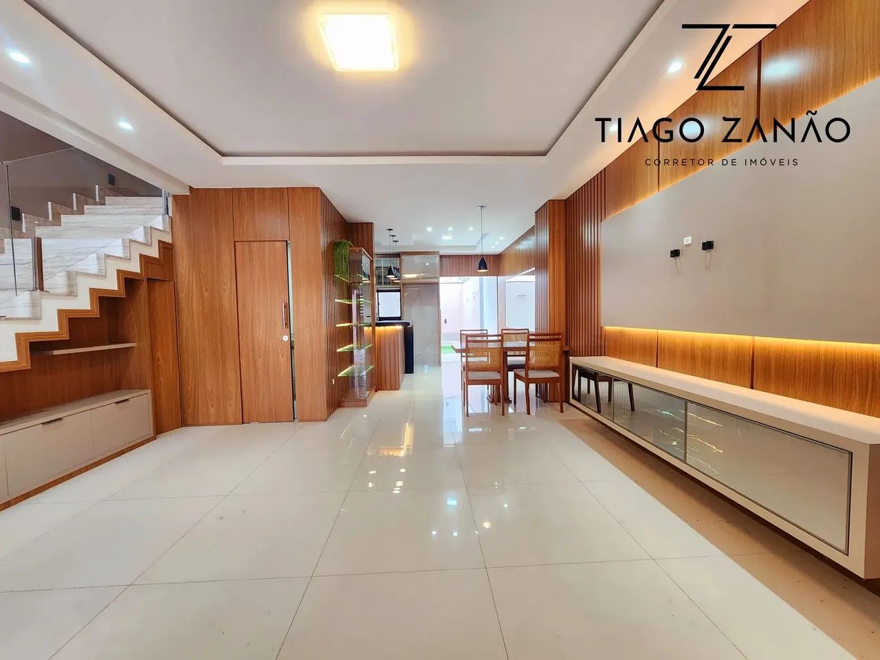 Linda casa com 3 suítes com armários embutidos, área gourmet e piscina
