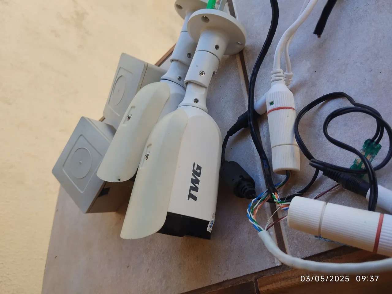 Kit de Câmeras de Segurança com 2 Câmeras e Acessórios
