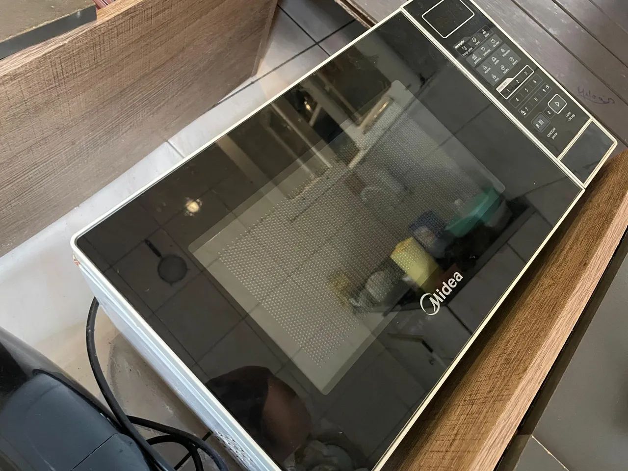 Microondas Midea 20L - Seminovo
