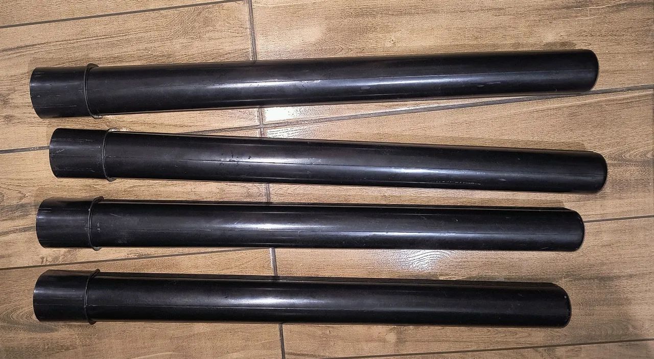 Mesa plástica e banquetas 64961600561794123