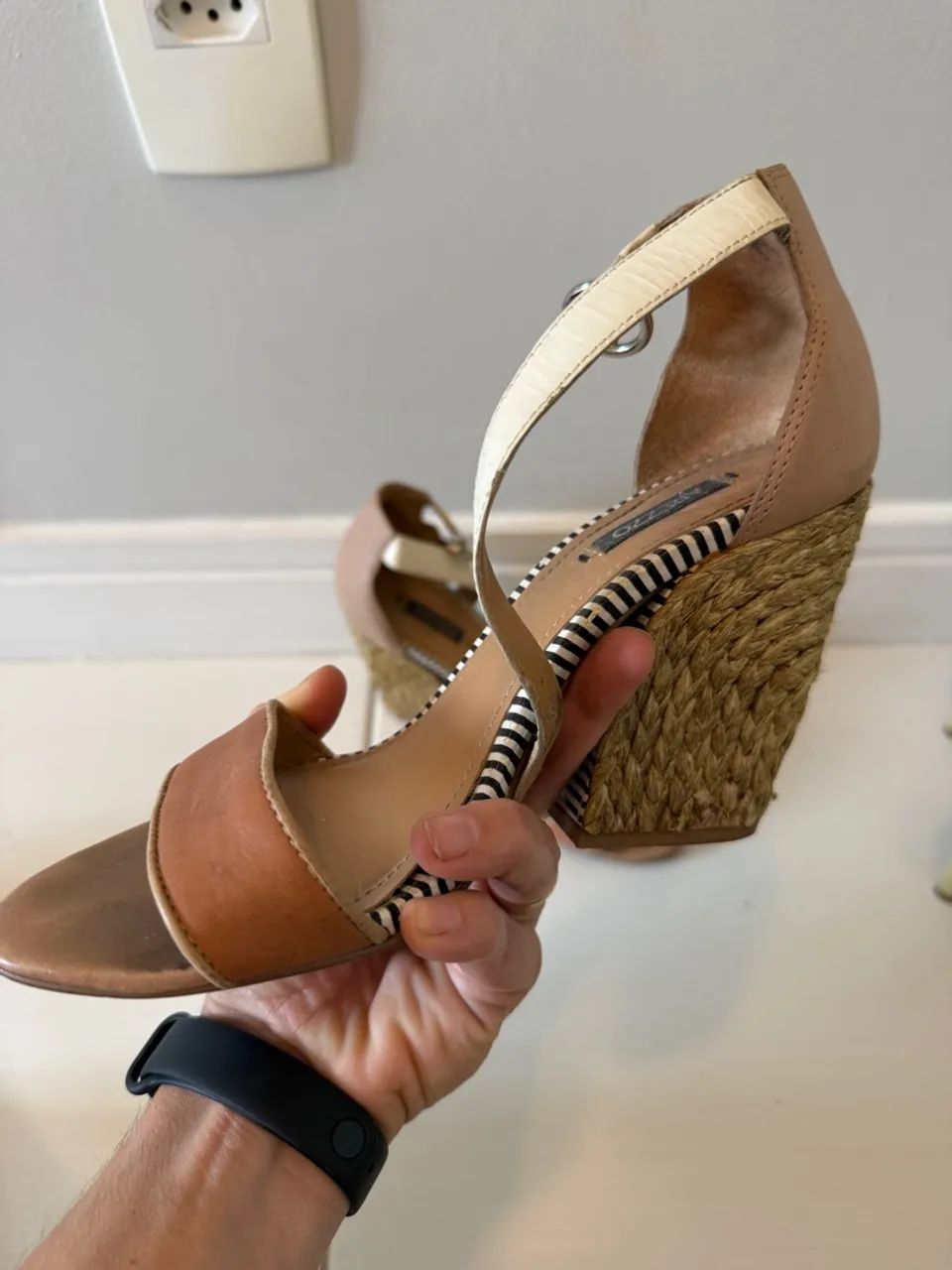 Sandália Arezzo salto bloco número 35 - Foto 3