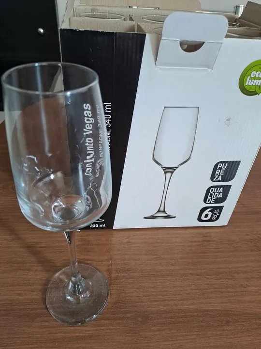 Conjunto de 06 taças novas na caixa