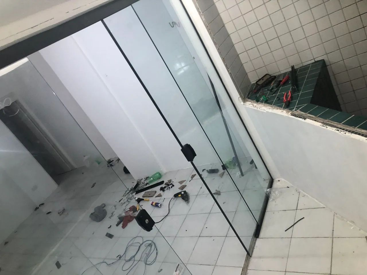 Porta de Vidro Temperado Sob Medida - Elegância e Segurança para Seu Ambiente<br> - Foto 6