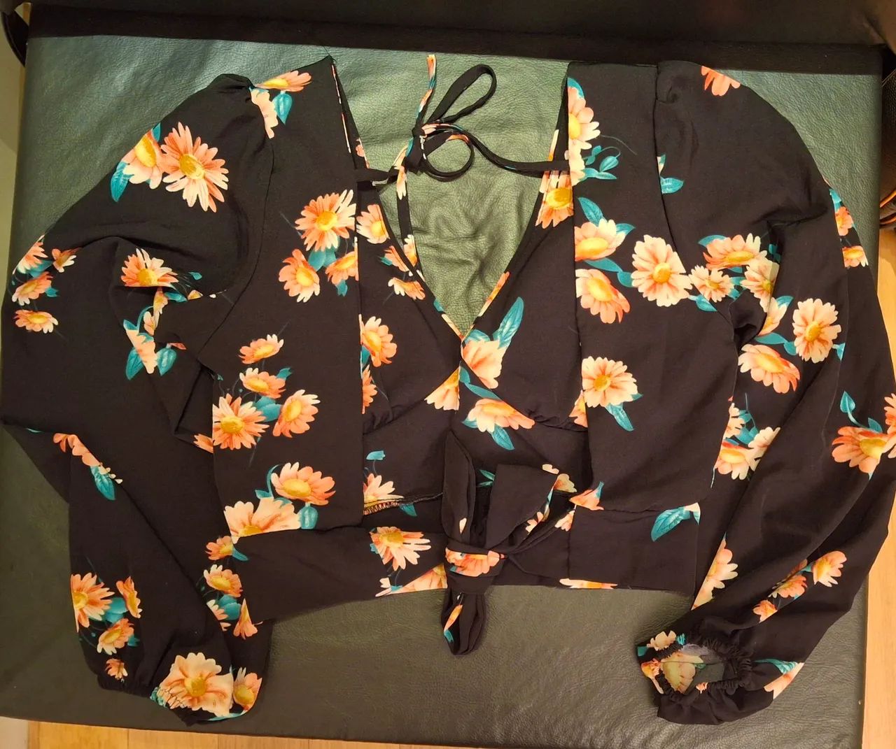 Blusa Floral Manga Longa com Decote V - Foto 2