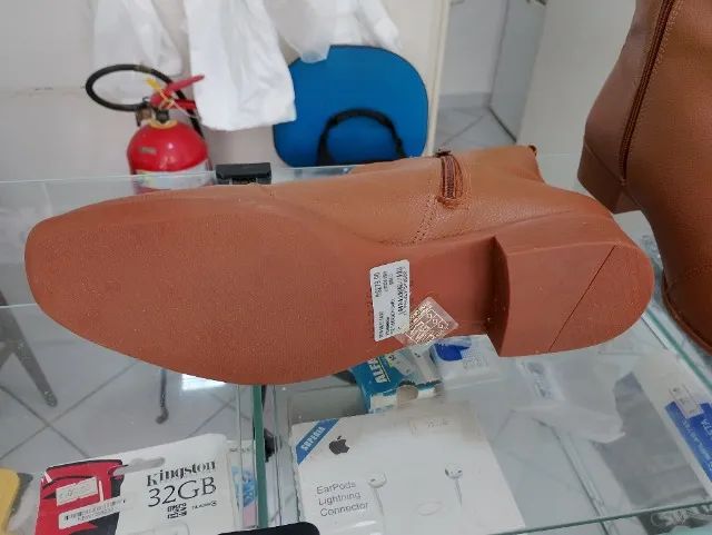 Bota Salto baixo Arezzo nº40 nunca usada - Foto 3