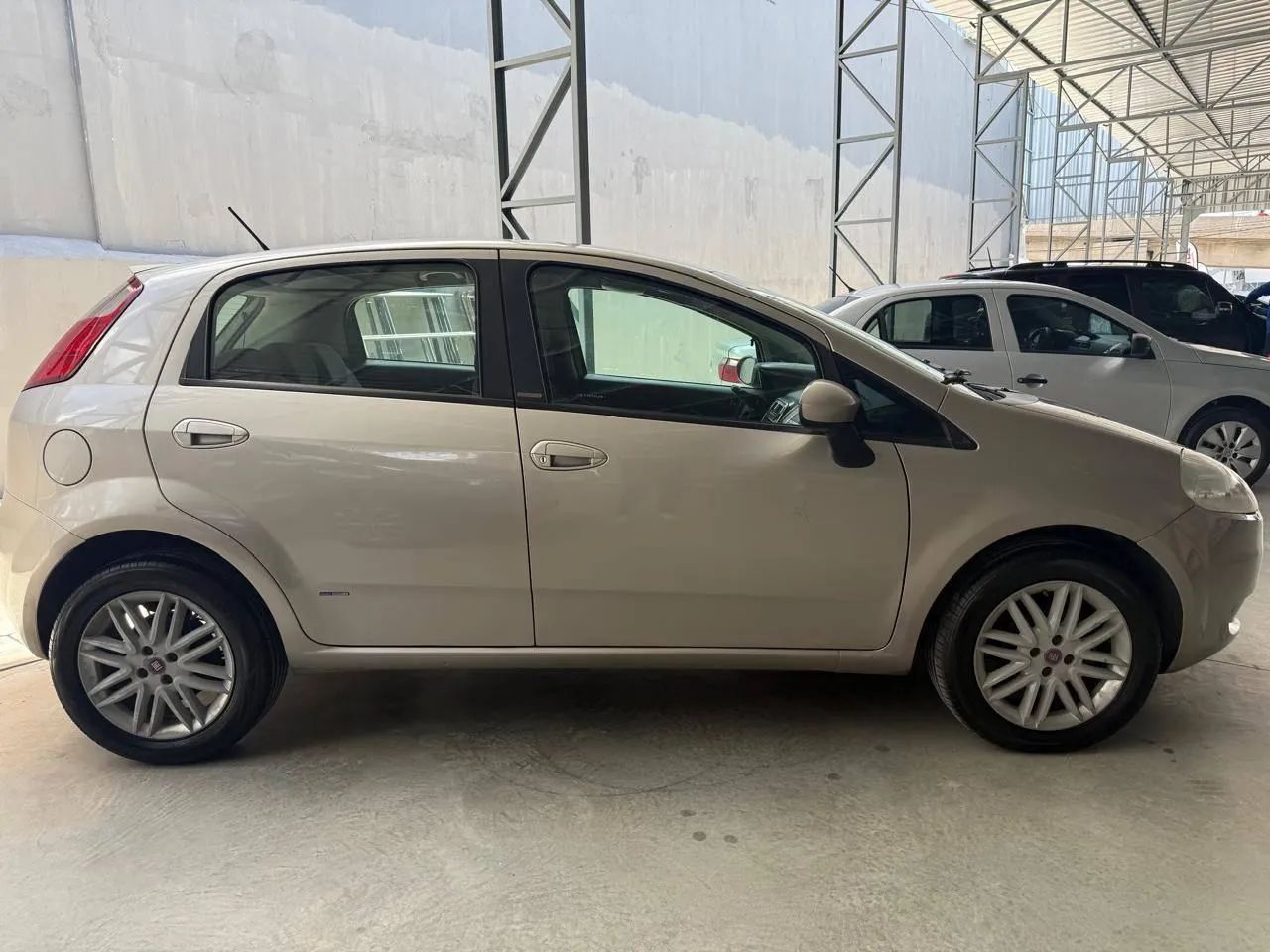 PUNTO ESSENCE 1.8 FLEX 16V 5P MEC - Foto 3