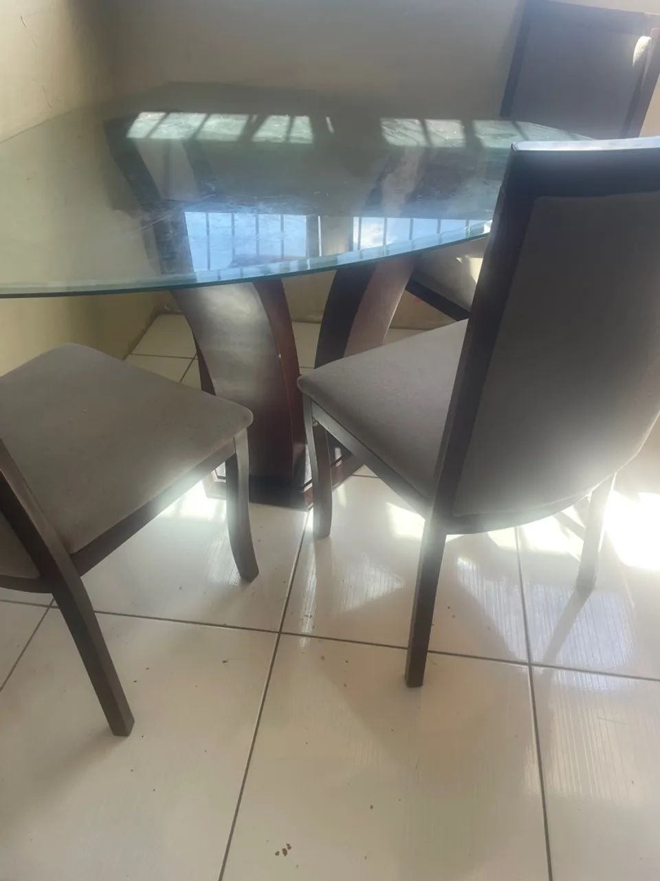 Mesa de jantar com tampo de vidro - Foto 4