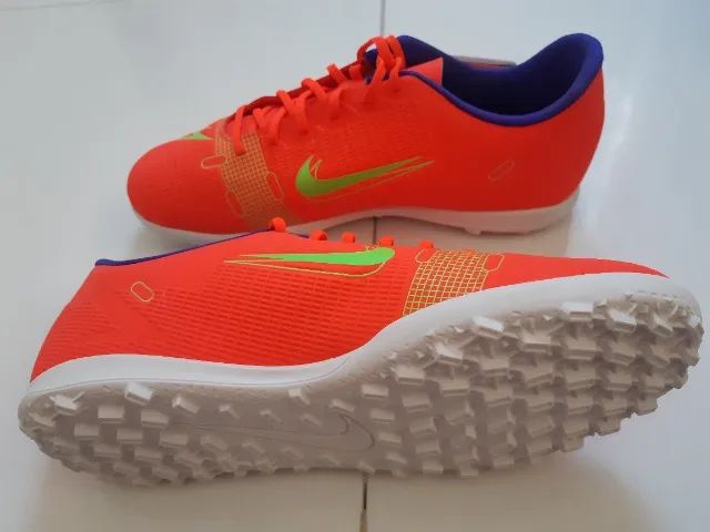 Chuteira nike society 
