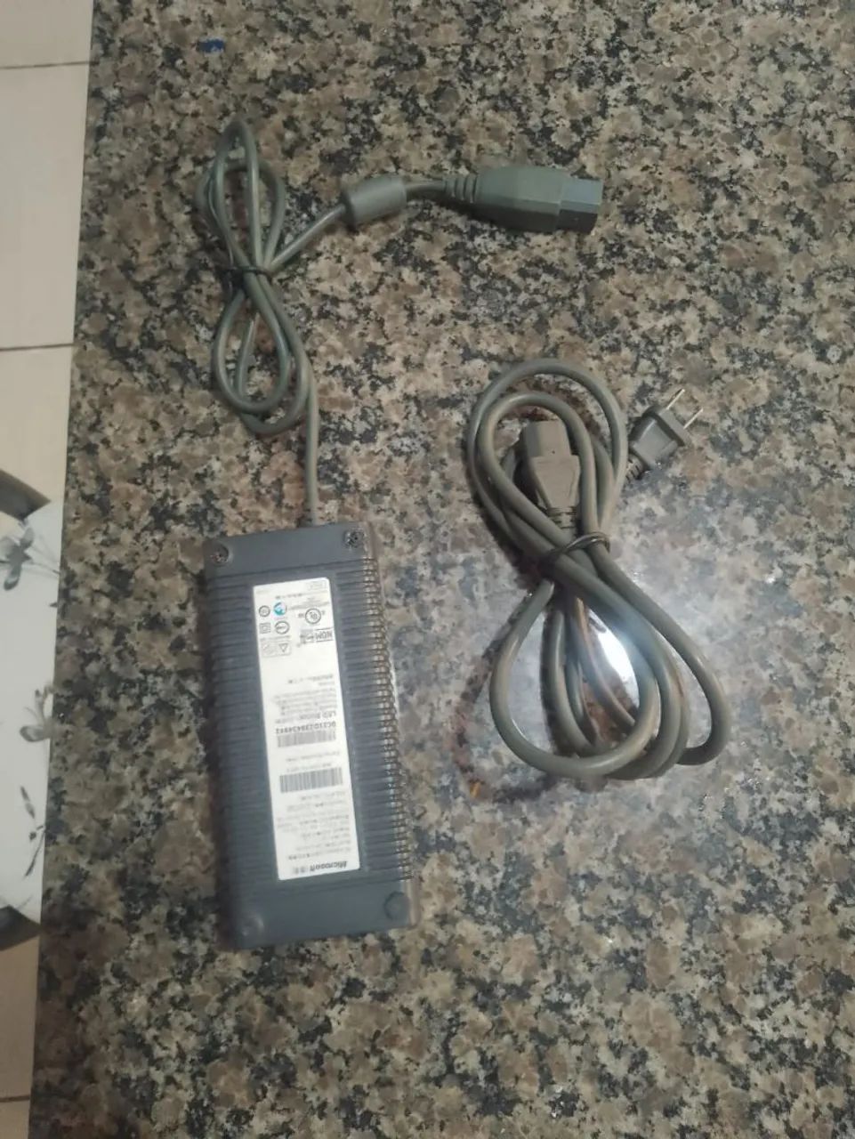 Fonte de x box com defeito, leia a descrição 
