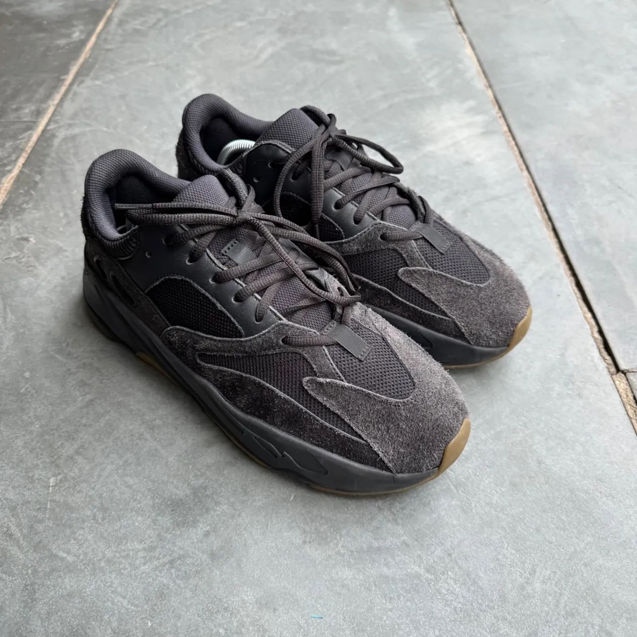 Tênis Adidas Yeezy Boost 700 v1 utility black - Foto 3