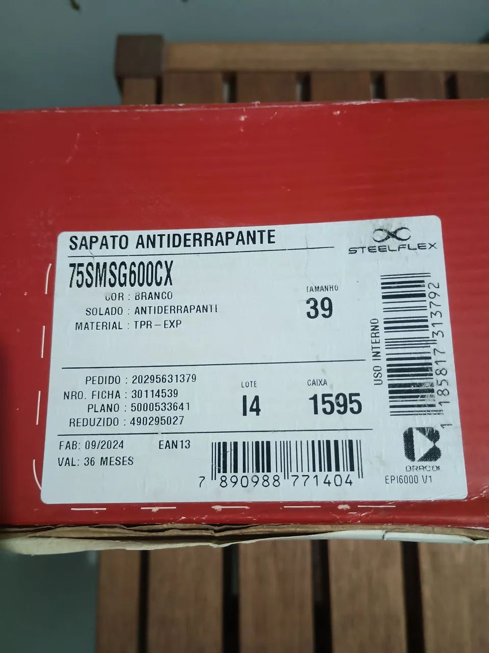 Sapato profissional antiderrapante - equipamento de segurança. - Foto 3