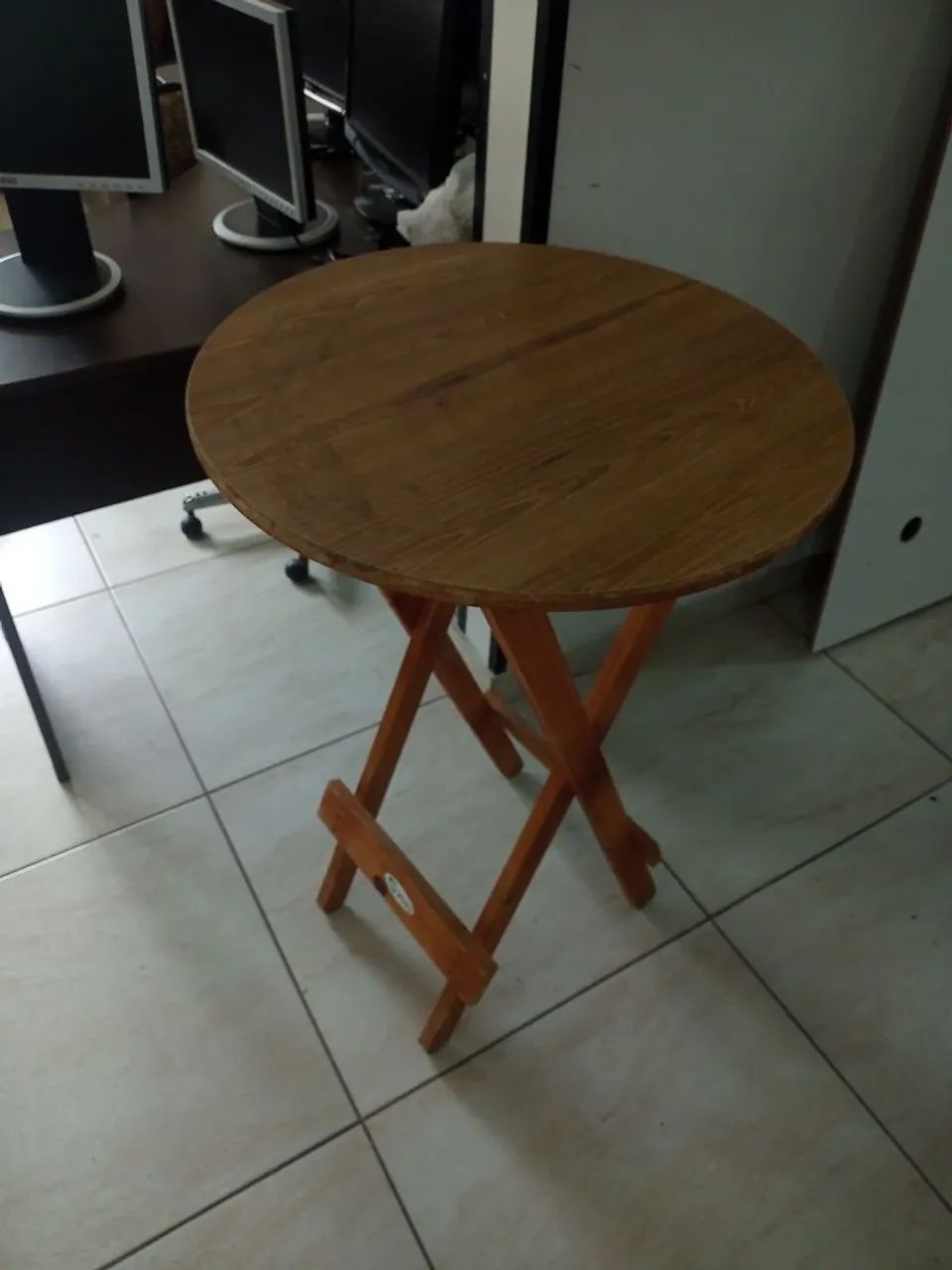 Mesa dobrável de madeira temos 2 mesinhas 180 cada mesa