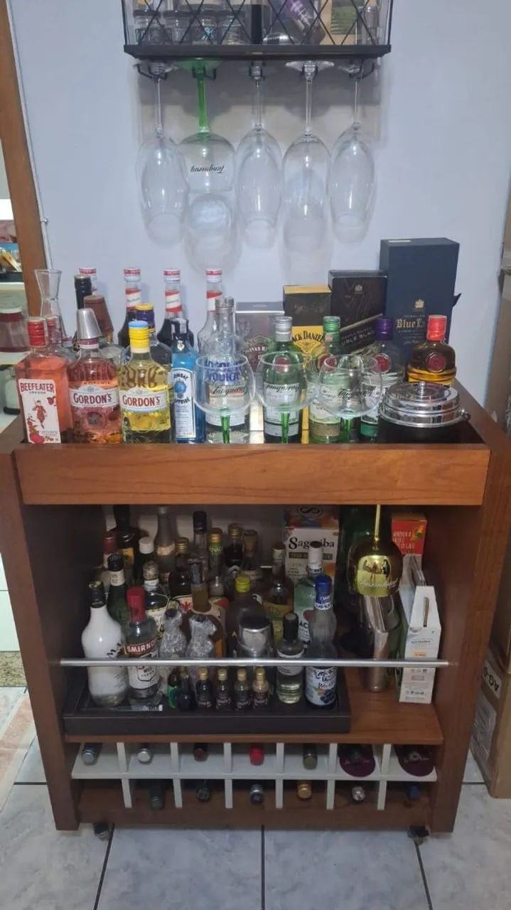 Armário de Bar Completo e Moderno