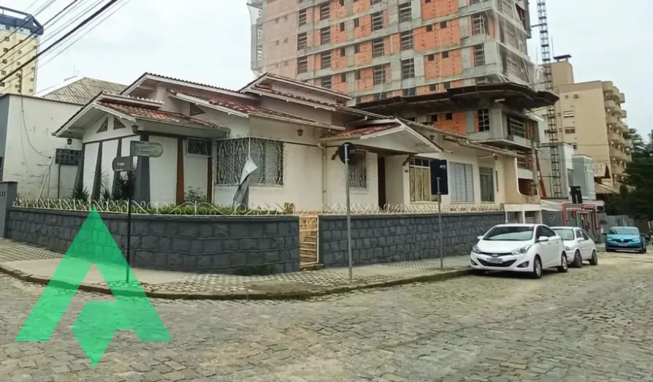 Excelente casa comercial semi mobiliada para locação, no Bairro Victor Konder!