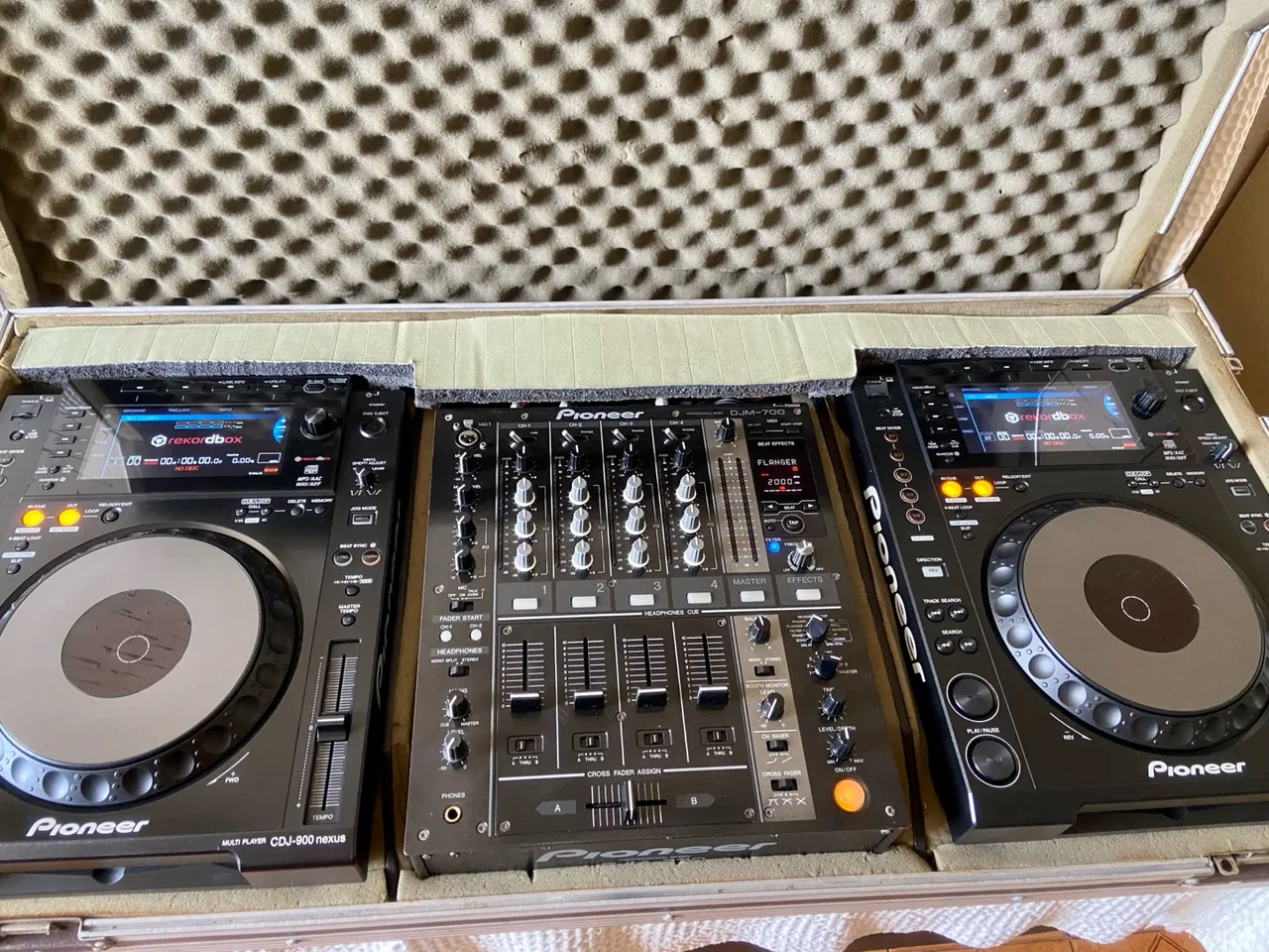 Pioneer CDJ900 nexus 2台とミキサーDJM900 nexus 556544265787955.webp