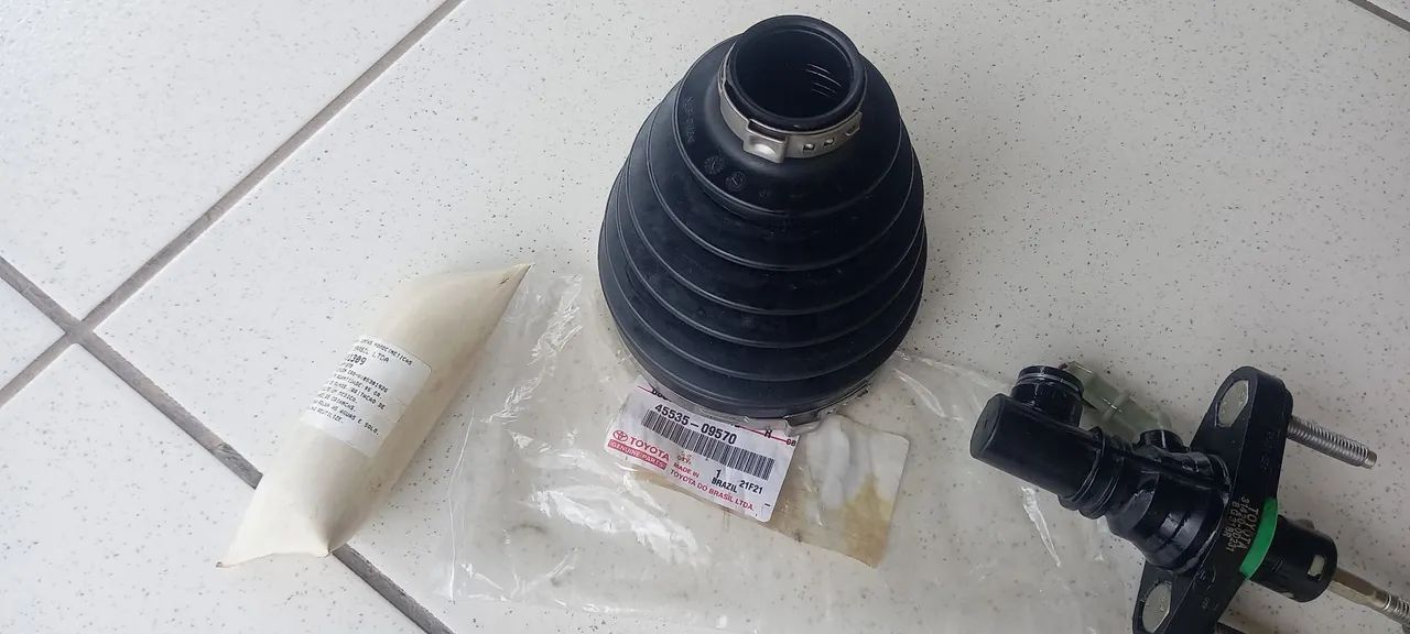 Vendo kit coifa da junta homocinetica externa Hilux original toyota e bomba de embreagem