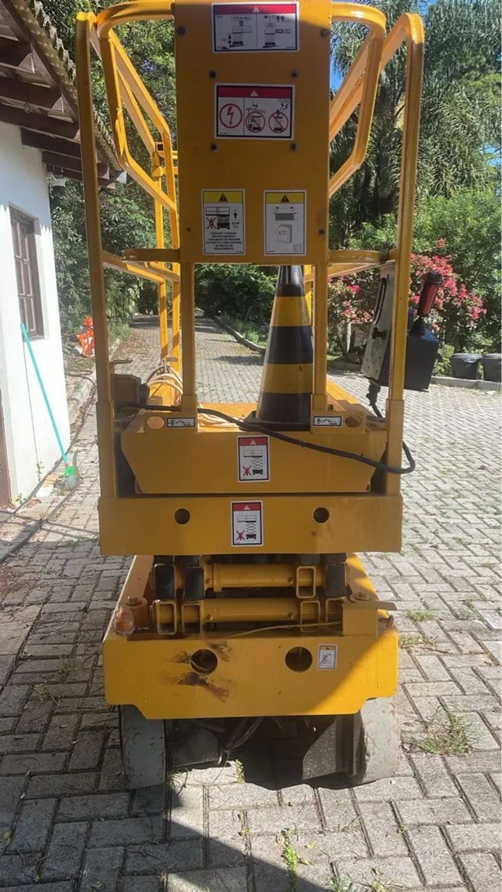 Plataforma Elevatória - tipo tesoura