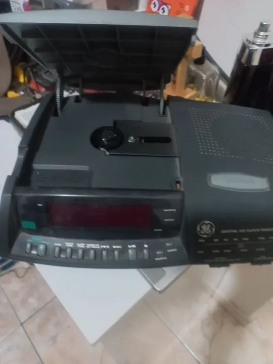 Gravador de CD e Rádio AM/FM com Design Clássico
