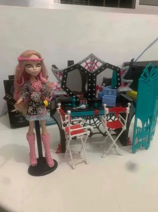 Boneca Monster High vanperine com camarim  NÃO FAÇO A VENDA SEPARADA ?