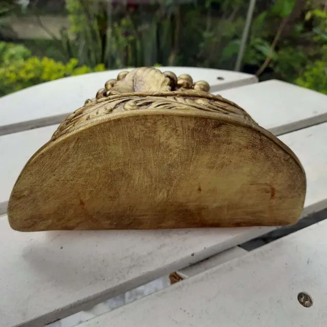 Oratório peanha dourada envelhecida suporte para imagem vaso antigo ou santo 24cm altura - Foto 3