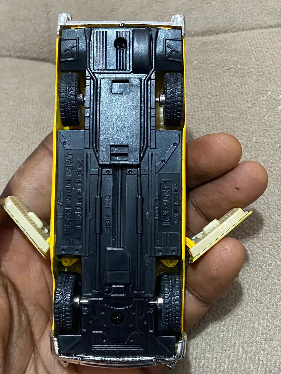 Miniatura 1957 Chevrolet Bel Air - Kinsmart - Escala 1/40
