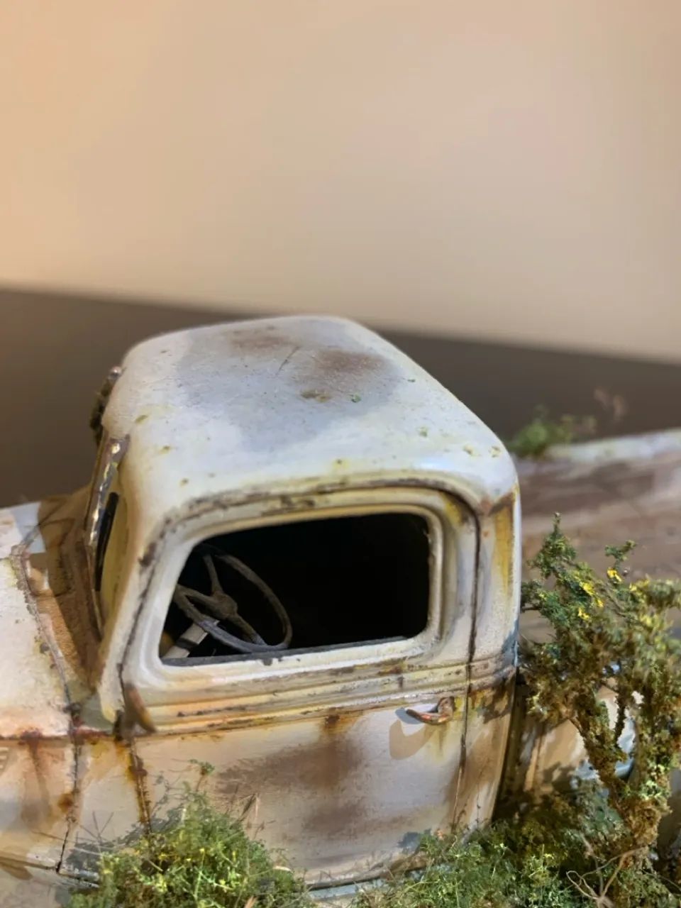 Miniatura de caminhão abandonado - Foto 3