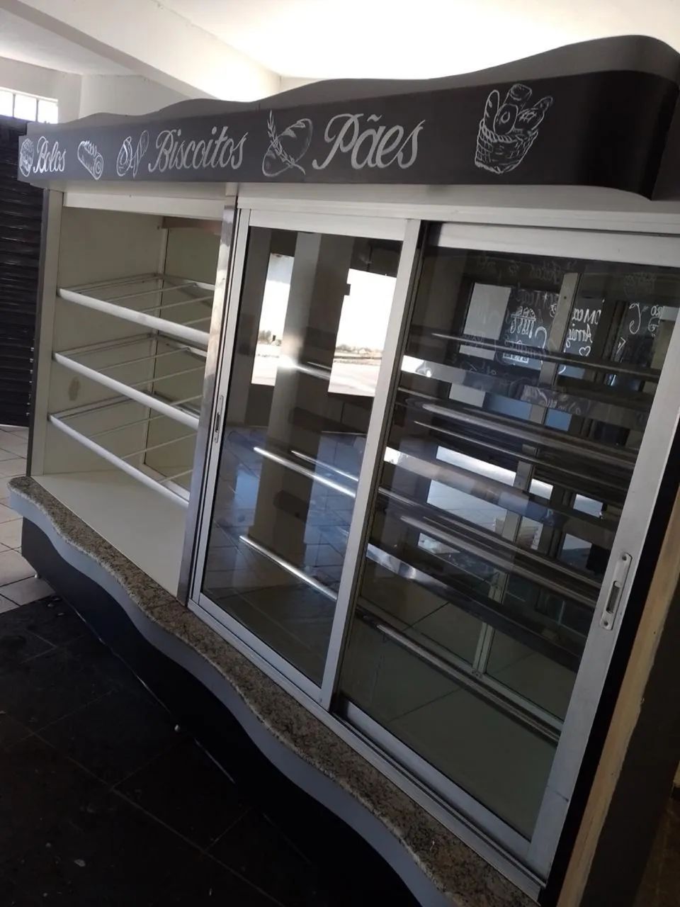 Vendo montagem completa de padaria em perfeito estado