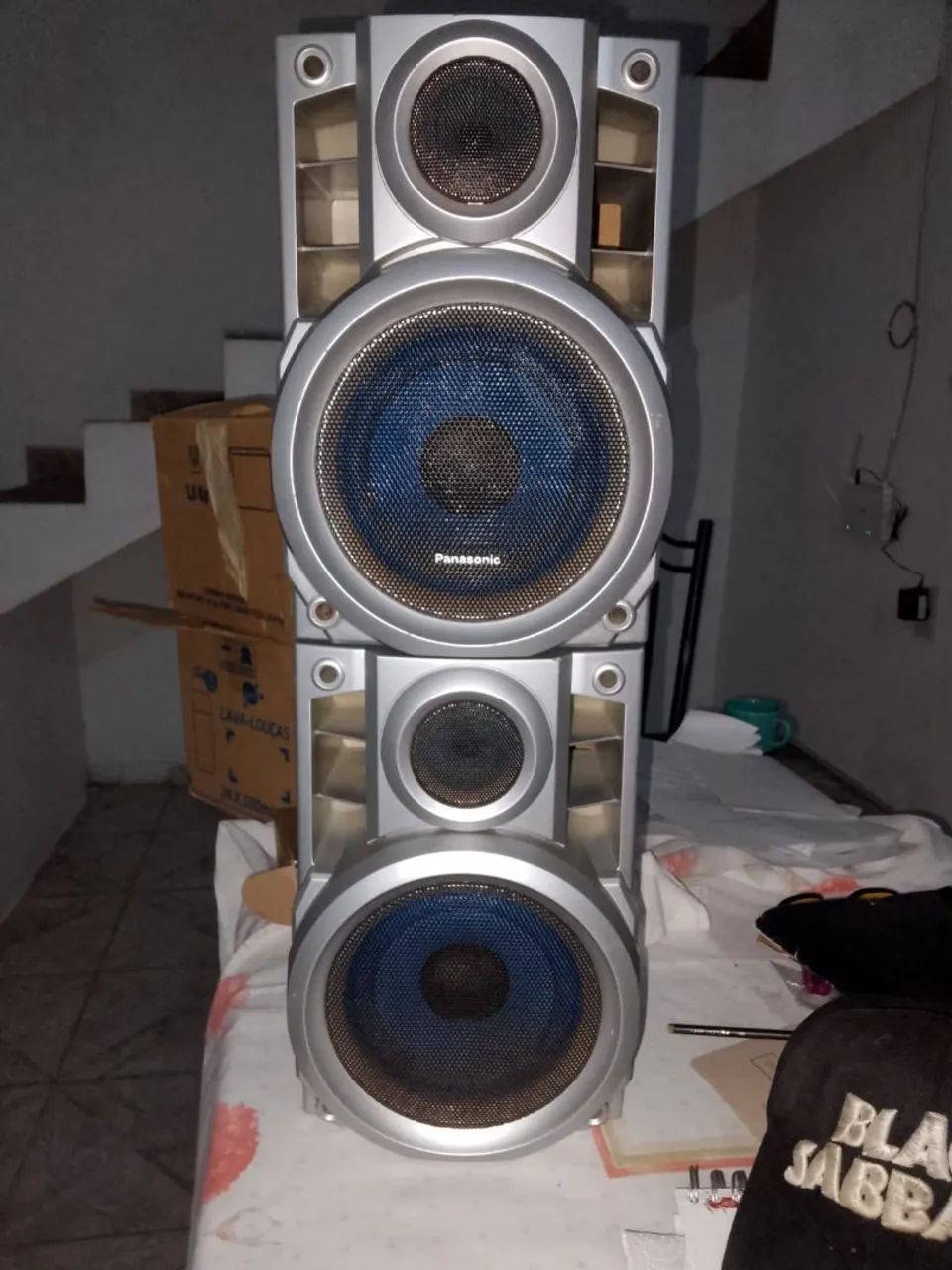 Caixas de som Panasonic.
