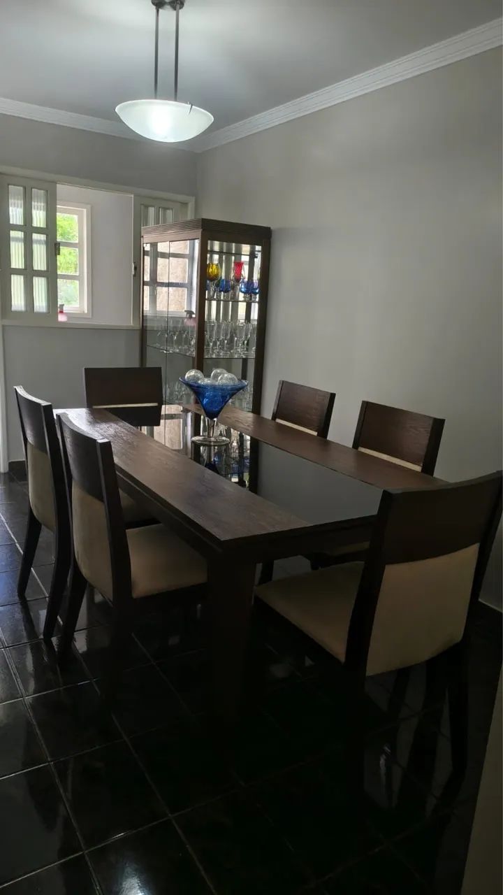 Jogo de mesa com cadeiras acolchoadas 