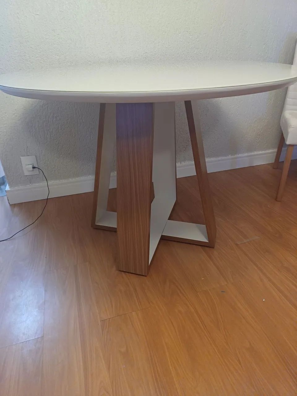Lacquered table with 4 chairs64595959911041125