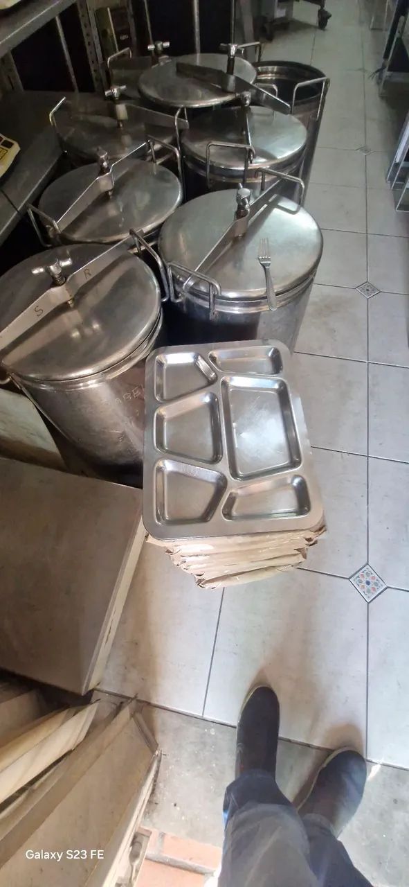  Termocontêiner inox (leia)conservadores 70  litros  - Foto 3