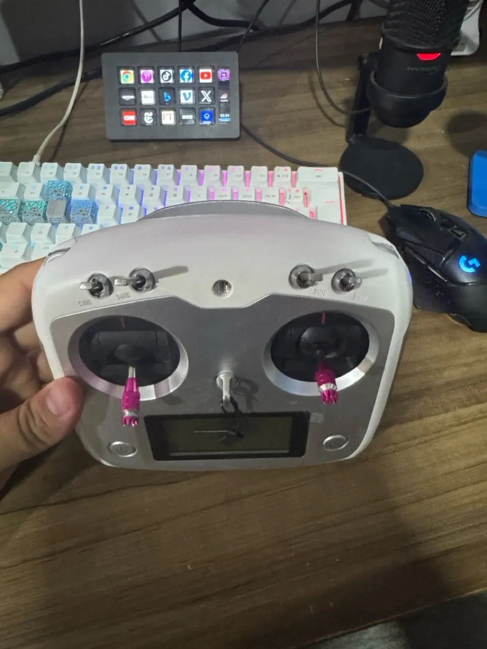 Rádio FlySky FS-i6S 6-canais - Foto 4