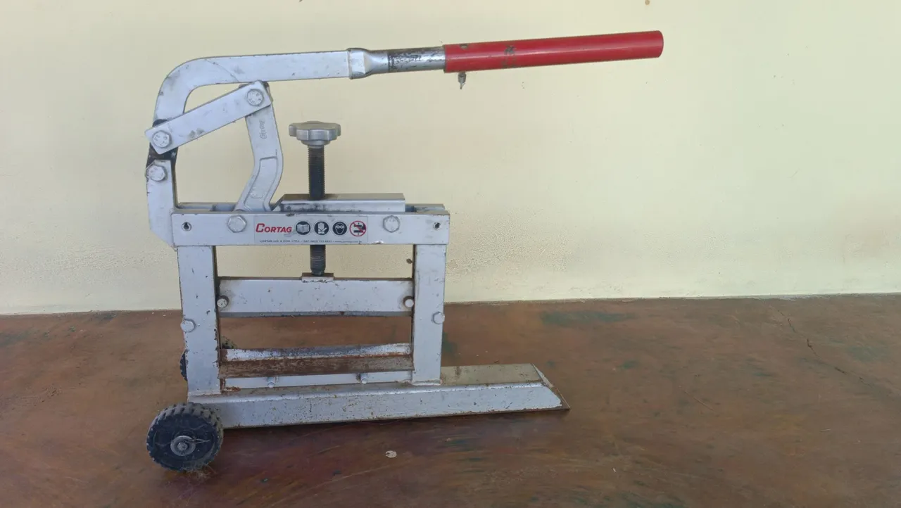 Cortador de bloco/piso manual Cortag 6L.