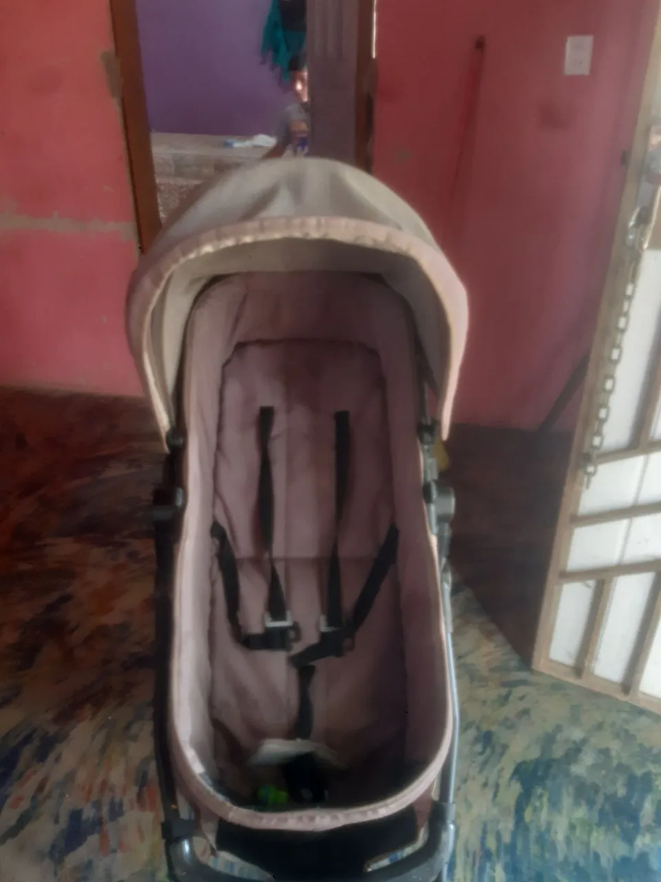 Carrinho de Bebê Compacto e Confortável