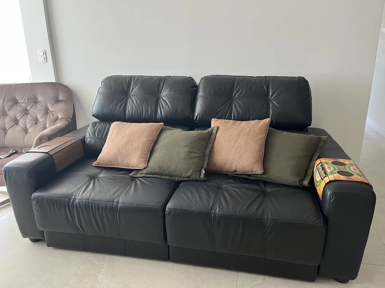 Sofá de Couro Preto 2 Lugares - Foto 3